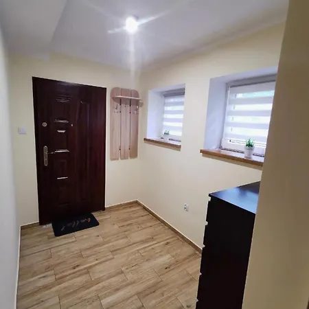 Położony U Podnóża Gór Bardzkich