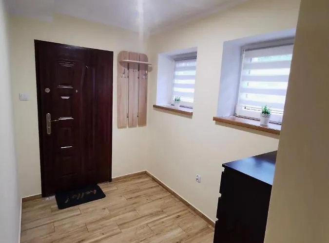 Położony U Podnóża Gór Bardzkich